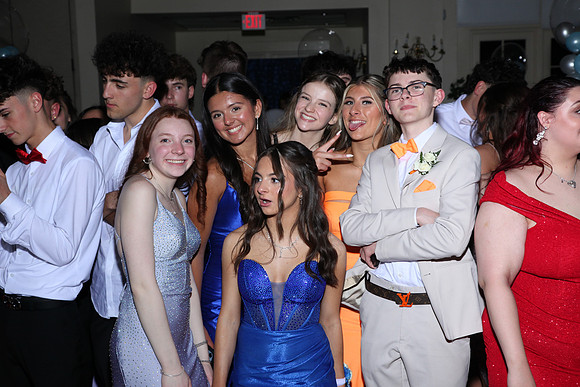 FTH_prom_court_401