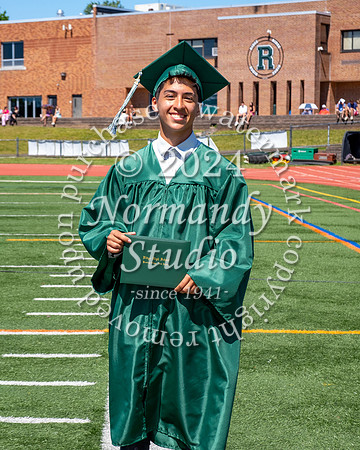 RDG_holding_diplomas_483
