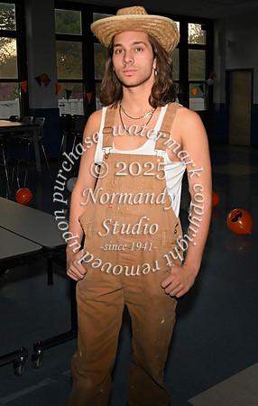 WHS_folio_06