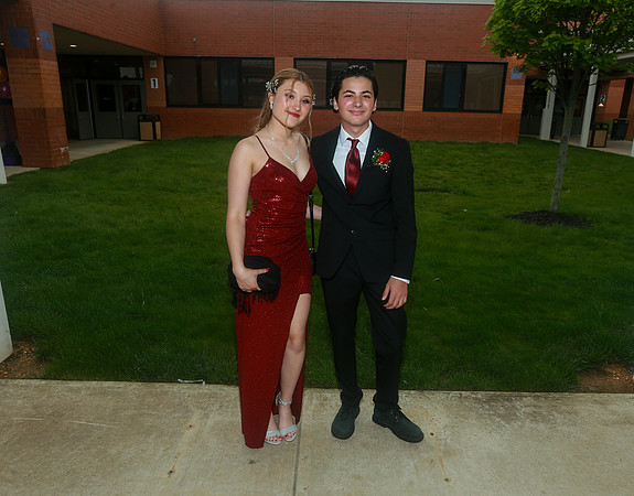 MON-Jr-Prom-candids_43