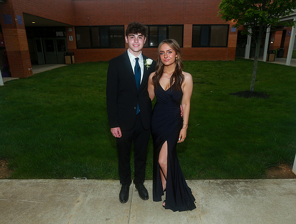 MON-Jr-Prom-candids_55