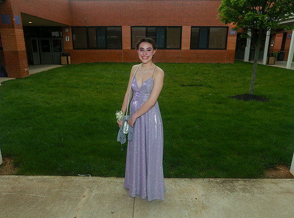 MON-Jr-Prom-candids_45