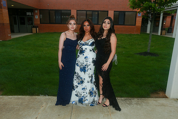 MON-Jr-Prom-candids_52