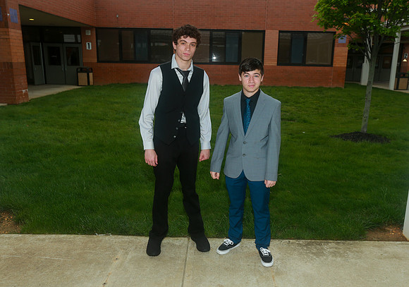 MON-Jr-Prom-candids_16