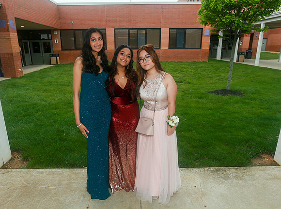 MON-Jr-Prom-candids_70