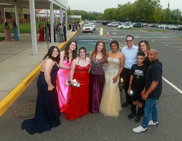 MON-Jr-Prom-candids_63