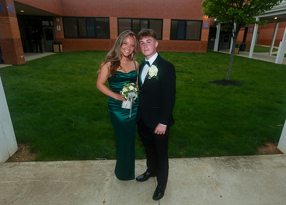 MON-Jr-Prom-candids_73