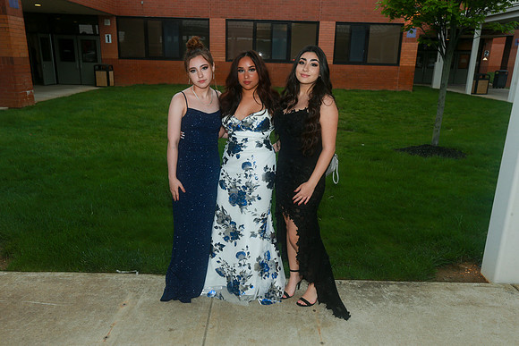 MON-Jr-Prom-candids_51