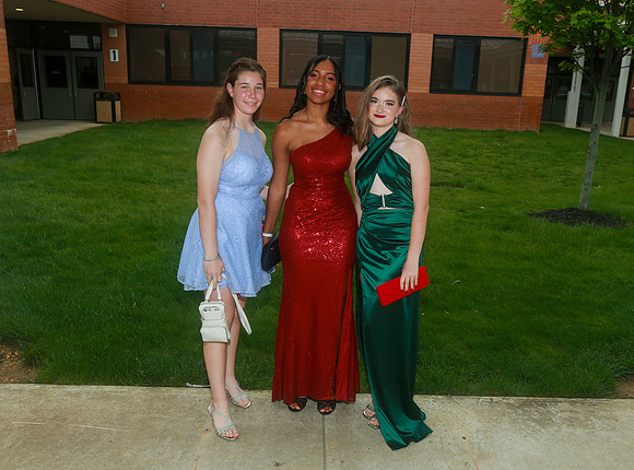 MON-Jr-Prom-candids_37