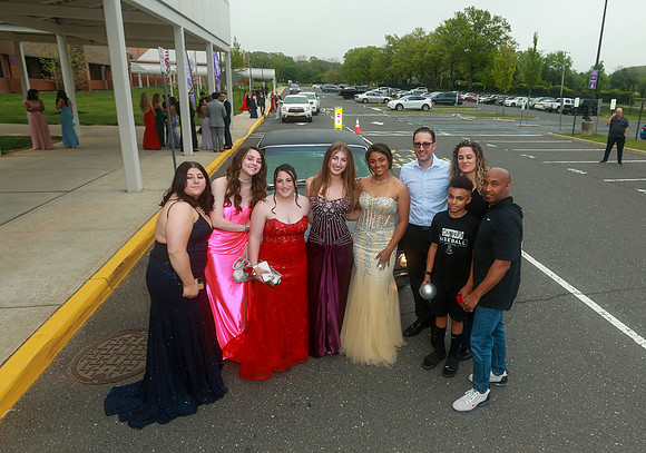 MON-Jr-Prom-candids_62
