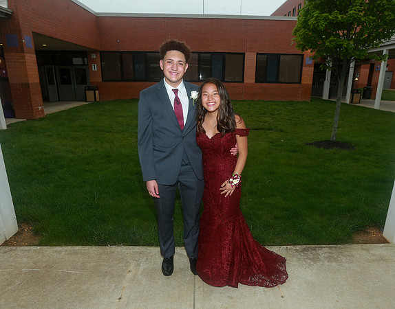 MON-Jr-Prom-candids_23