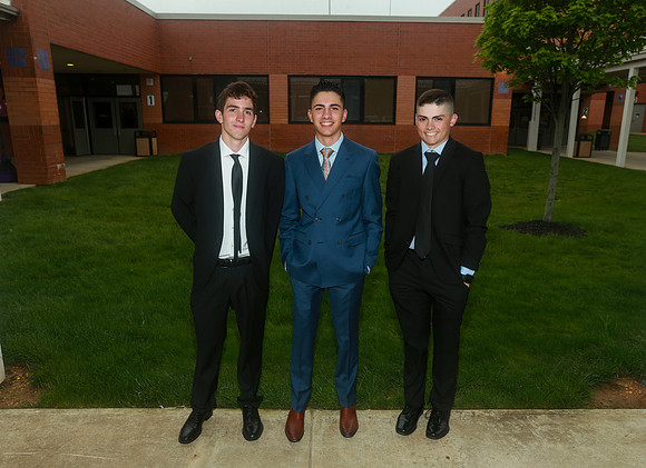 MON-Jr-Prom-candids_18