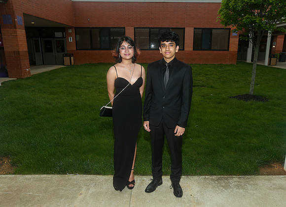 MON-Jr-Prom-candids_12
