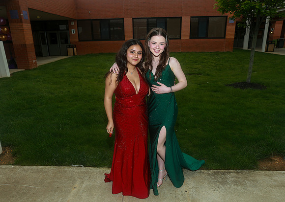 MON-Jr-Prom-candids_33