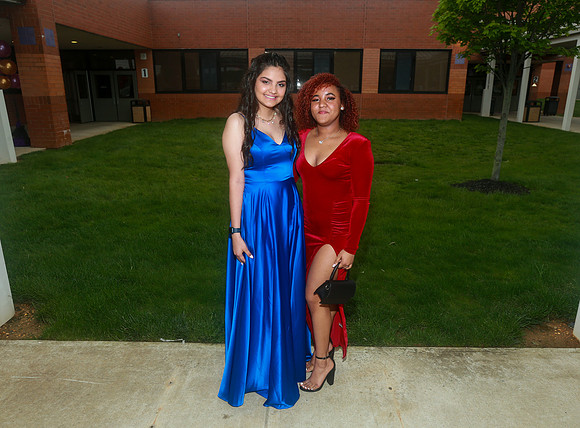 MON-Jr-Prom-candids_41