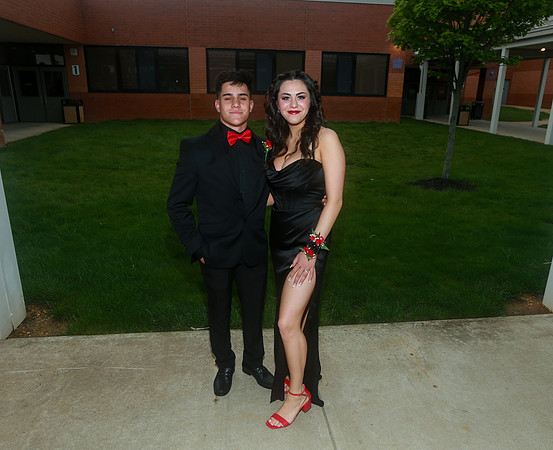 MON-Jr-Prom-candids_48