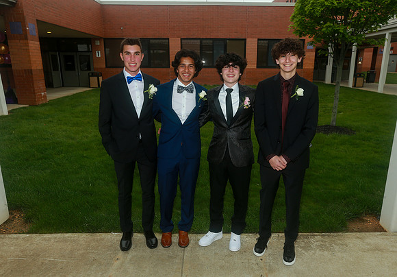 MON-Jr-Prom-candids_32