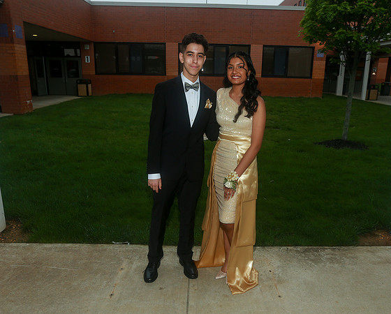 MON-Jr-Prom-candids_50