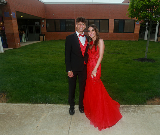 MON-Jr-Prom-candids_69