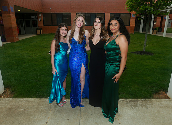 MON-Jr-Prom-candids_39
