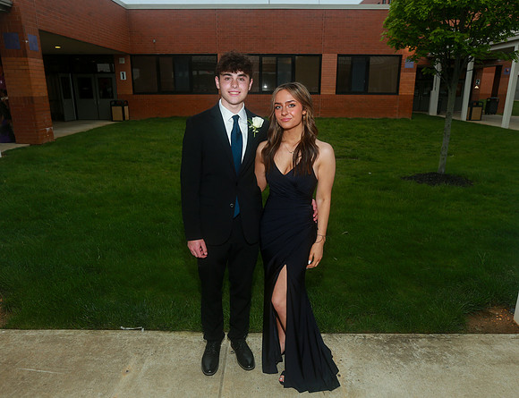 MON-Jr-Prom-candids_54