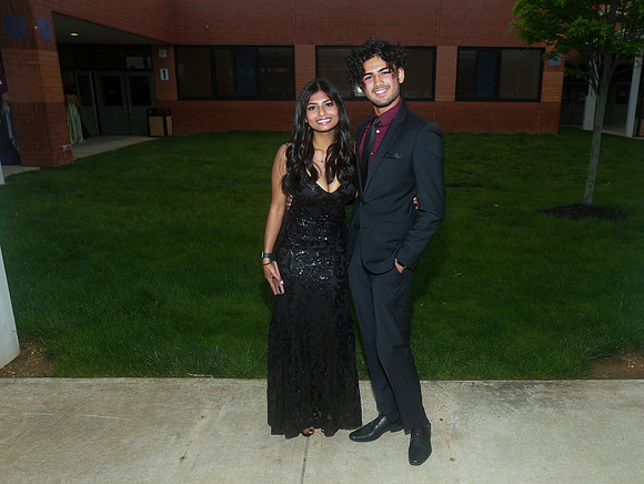 MON-Jr-Prom-candids_66
