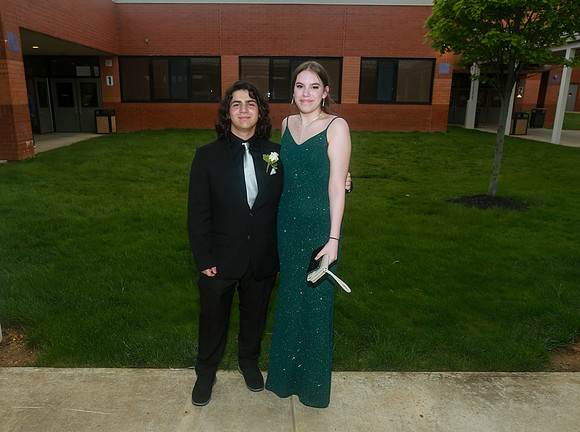 MON-Jr-Prom-candids_27