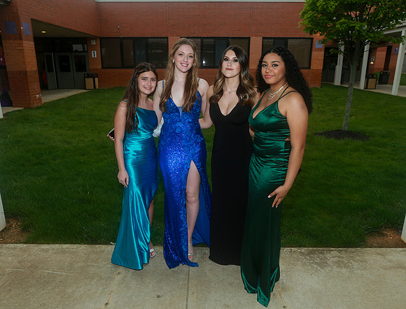 MON-Jr-Prom-candids_40