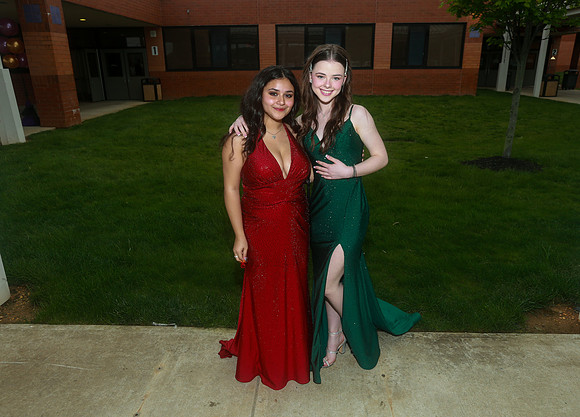 MON-Jr-Prom-candids_34
