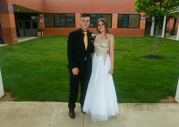 MON-Jr-Prom-candids_15