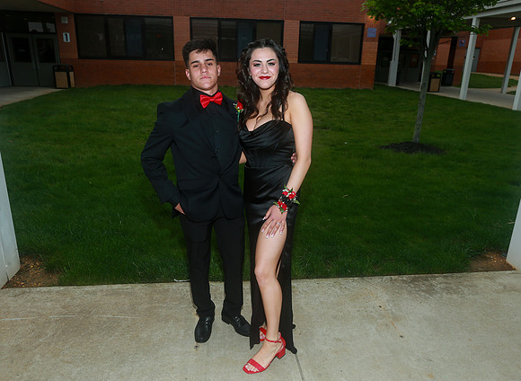 MON-Jr-Prom-candids_47