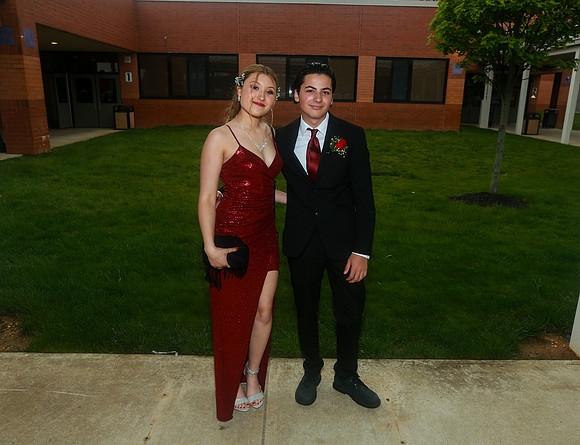 MON-Jr-Prom-candids_42