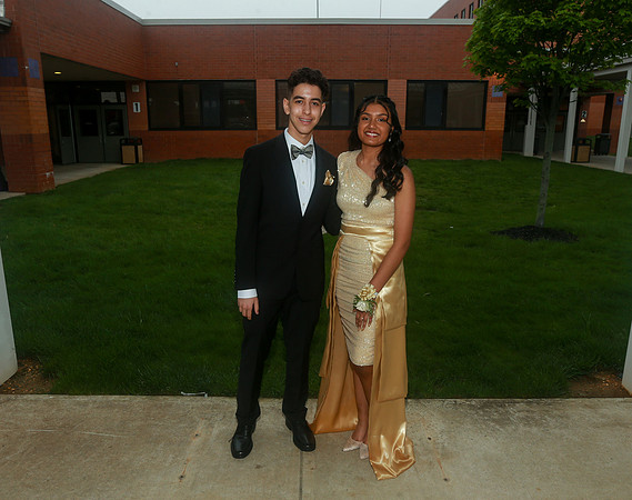 MON-Jr-Prom-candids_49