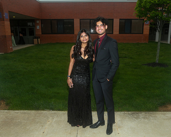 MON-Jr-Prom-candids_67