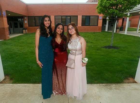 MON-Jr-Prom-candids_71