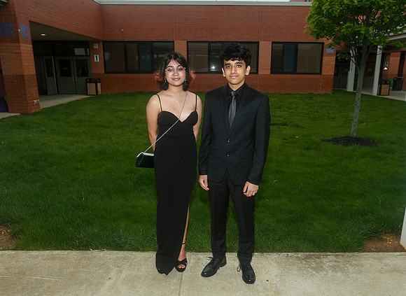 MON-Jr-Prom-candids_13