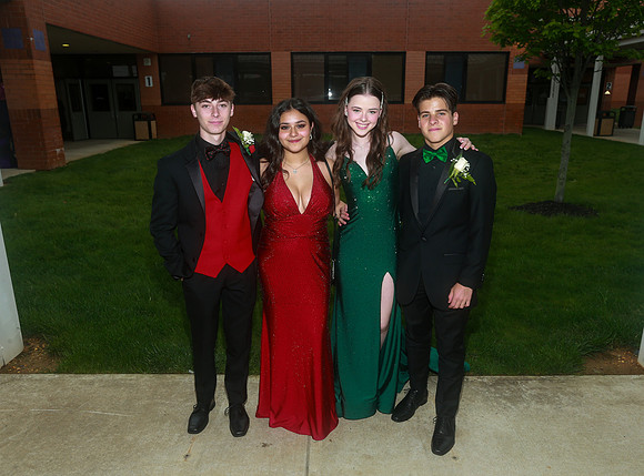 MON-Jr-Prom-candids_36