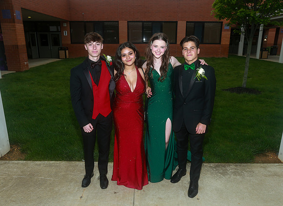 MON-Jr-Prom-candids_35