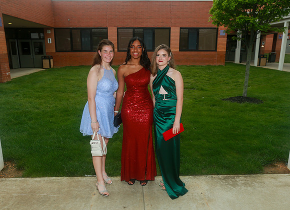 MON-Jr-Prom-candids_38