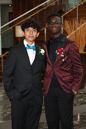 SVL_jr-sr_prom_candids_004