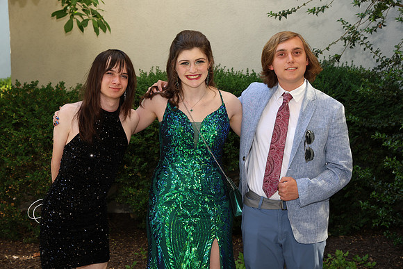 SVL_jr-sr_prom_candids_013