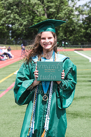 RDG_holding_diplomas_018