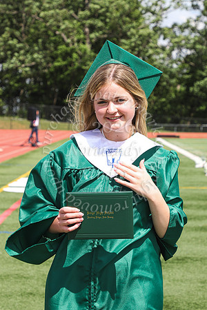 RDG_holding_diplomas_028