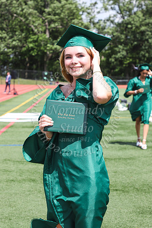 RDG_holding_diplomas_027
