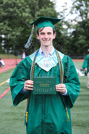 RDG_holding_diplomas_039