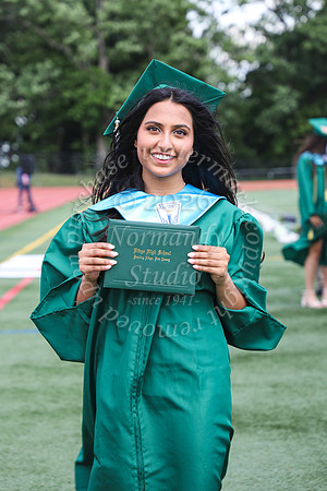 RDG_holding_diplomas_049