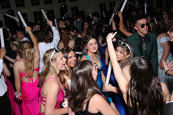 FTH_jr_prom_dancing+tables_188