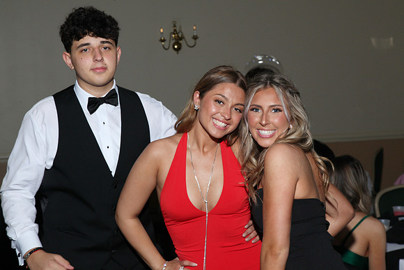 FTH_jr_prom_dancing+tables_182