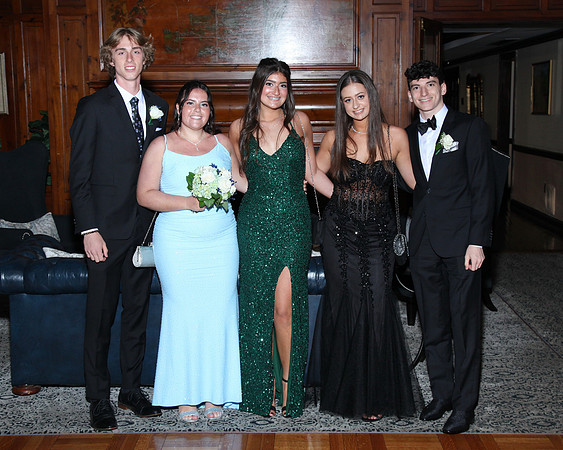 FTH_jr_prom_arriving_036