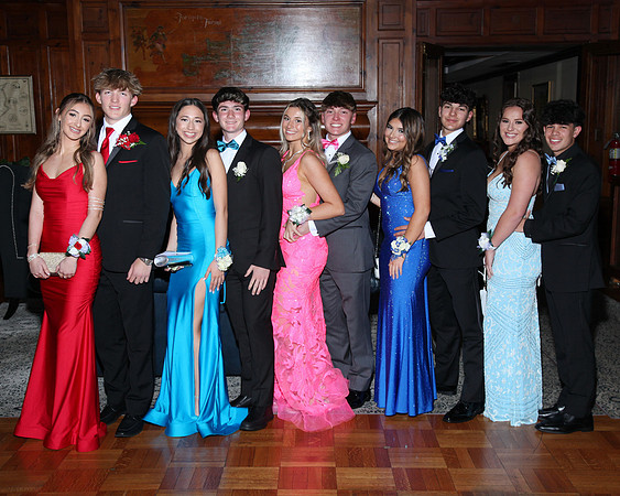 FTH_jr_prom_arriving_044